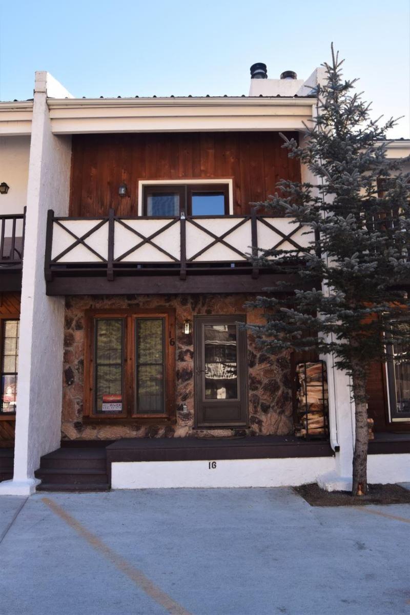 Claim Jumper Townhouse 16 - On The River - Across From The Fishing Ponds - In Town - Near The Ski Area - Fireplace - Wifi - Sate Red River Exterior photo