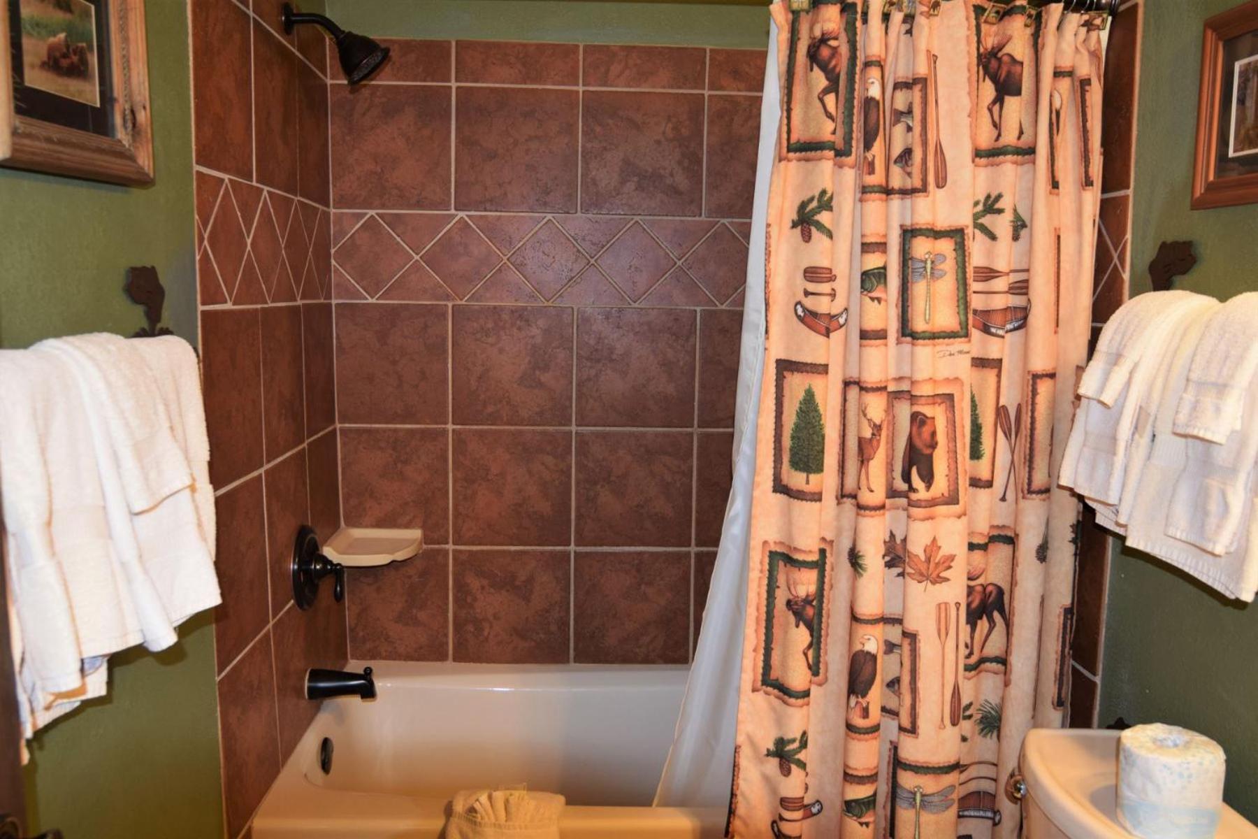 Claim Jumper Townhouse 16 - On The River - Across From The Fishing Ponds - In Town - Near The Ski Area - Fireplace - Wifi - Sate Red River Exterior photo