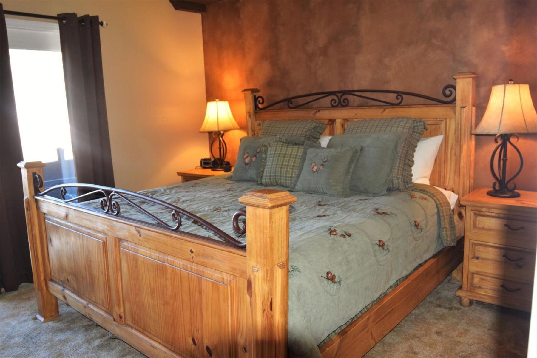Claim Jumper Townhouse 16 - On The River - Across From The Fishing Ponds - In Town - Near The Ski Area - Fireplace - Wifi - Sate Red River Exterior photo